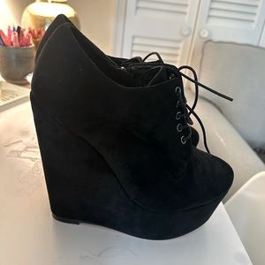 Black wedge bootie